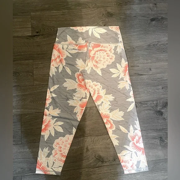 Aerie XL floral leggings w/free long dark grey oversized hoodie - Picture 2 of 5
